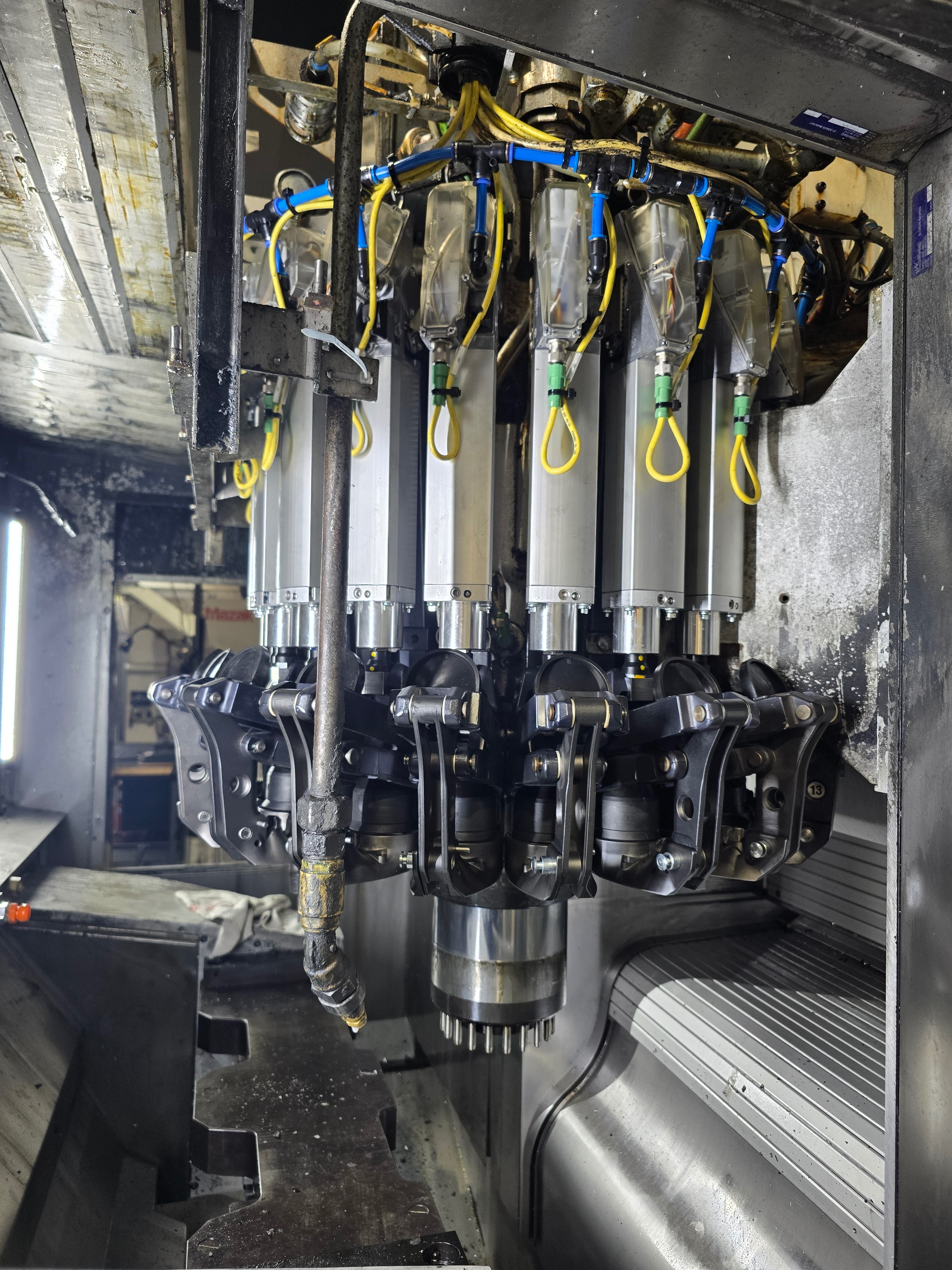 Maszyna CNC - magazyn narzędziowy